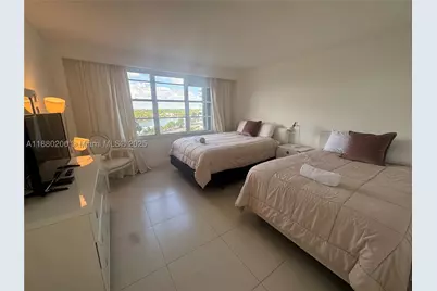 5151 Collins #923, Miami Beach, FL 33140 - Photo 11