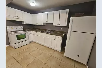 325 SW 80th, North Lauderdale, FL 33068 - Photo 5