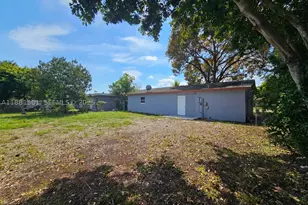 325 SW 80th, North Lauderdale, FL 33068 - Photo 27