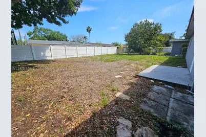 325 SW 80th, North Lauderdale, FL 33068 - Photo 25