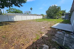 325 SW 80th, North Lauderdale, FL 33068 - Photo 25