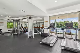 20191 E Country Club, Aventura, FL 33180 - Photo 25