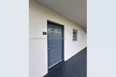 2800 Somerset #403J, Lauderdale Lakes, FL 33311 - Photo 9