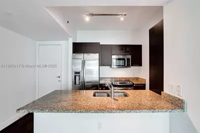 950 Brickell Bay #1704, Miami, FL 33131 - Photo 7