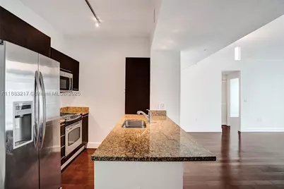 950 Brickell Bay #1704, Miami, FL 33131 - Photo 5