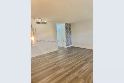 1300 W 53rd #18, Hialeah, FL 33012 - Photo 9