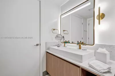 159 NE 6th #3302, Miami, FL 33132 - Photo 23