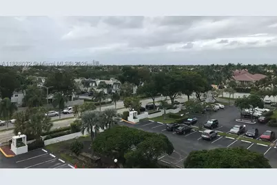 1000 Parkview #627, Hallandale Beach, FL 33009 - Photo 11