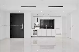 300 Biscayne Blvd, Miami, FL 33131 - Photo 3