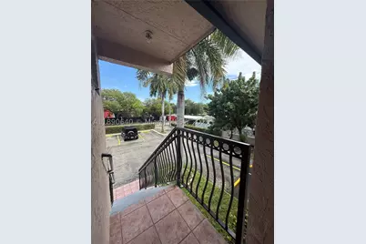 100 SE 5th #1, Hallandale Beach, FL 33009 - Photo 5