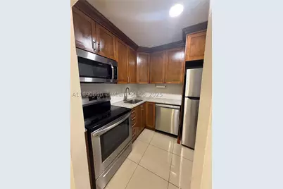 100 SE 5th #1, Hallandale Beach, FL 33009 - Photo 11
