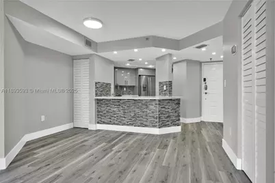 5880 Collins #403, Miami Beach, FL 33140 - Photo 7