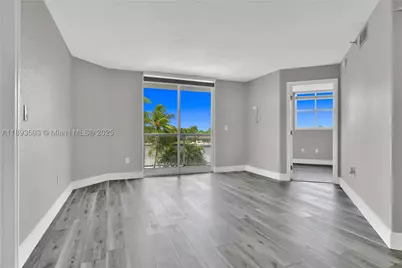 5880 Collins #403, Miami Beach, FL 33140 - Photo 3