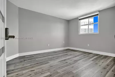5880 Collins #403, Miami Beach, FL 33140 - Photo 13