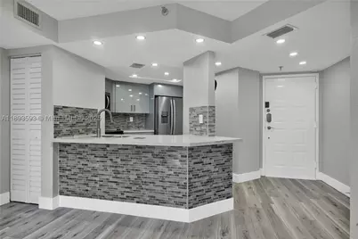 5880 Collins #403, Miami Beach, FL 33140 - Photo 5