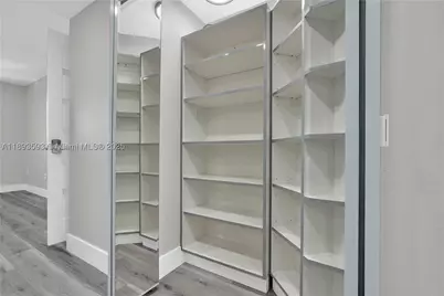 5880 Collins #403, Miami Beach, FL 33140 - Photo 15