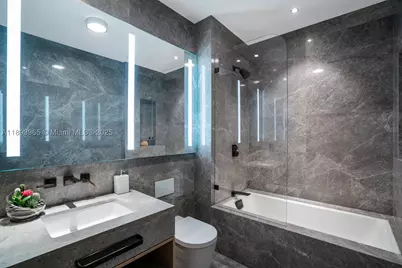 300 N Biscayne #7803, Miami, FL 33132 - Photo 11
