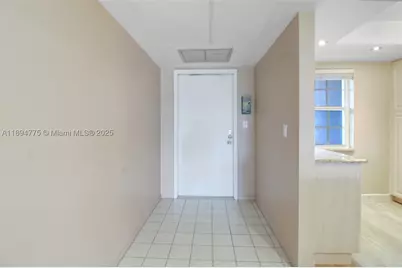 605 Oaks #305, Pompano Beach, FL 33069 - Photo 5