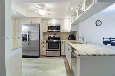 605 Oaks #305, Pompano Beach, FL 33069 - Photo 3