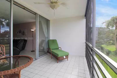 605 Oaks #305, Pompano Beach, FL 33069 - Photo 11