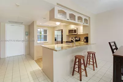 605 Oaks #305, Pompano Beach, FL 33069 - Photo 1