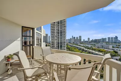 1000 E Island #1403, Aventura, FL 33160 - Photo 13