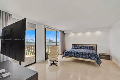 1000 E Island #1403, Aventura, FL 33160 - Photo 41