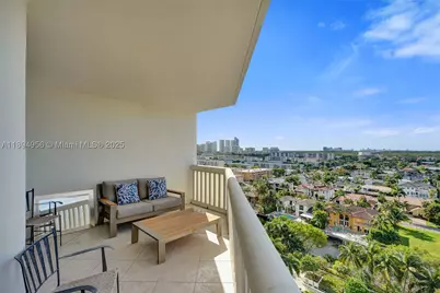 1000 E Island #1403, Aventura, FL 33160 - Photo 53