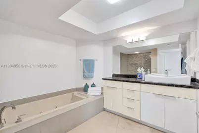 1000 E Island #1403, Aventura, FL 33160 - Photo 47