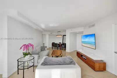 1000 E Island #1403, Aventura, FL 33160 - Photo 5