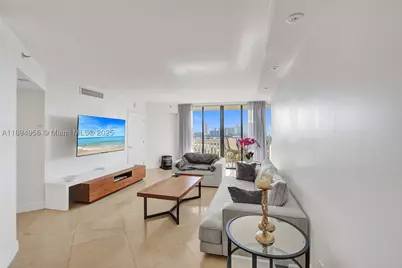 1000 E Island #1403, Aventura, FL 33160 - Photo 3