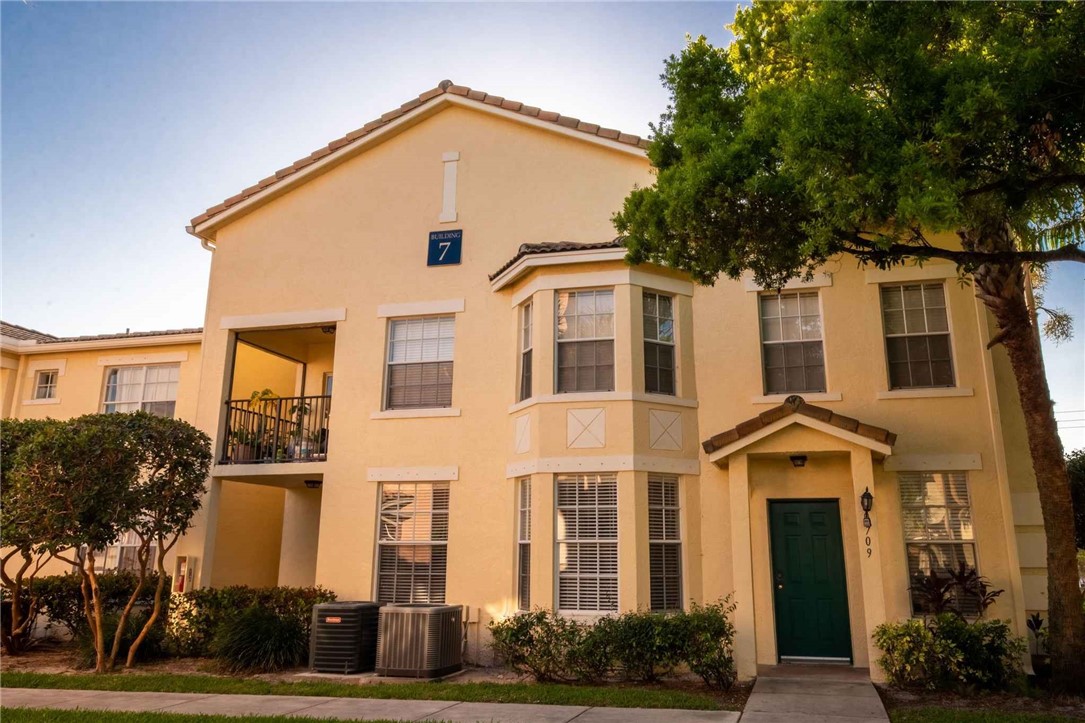 258 Neptune #N main architectural view