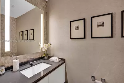 88 SW 7th #1408, Miami, FL 33130 - Photo 5