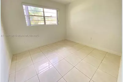 1121 NE 214th, Miami, FL 33179 - Photo 9