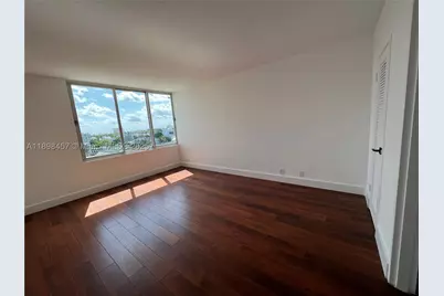 1000 West #808, Miami Beach, FL 33139 - Photo 3