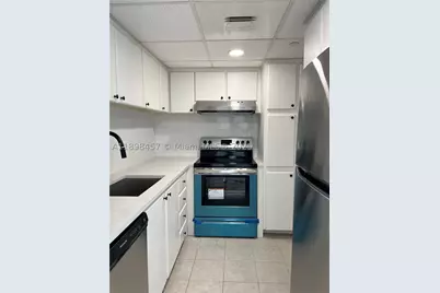1000 West #808, Miami Beach, FL 33139 - Photo 7