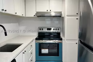1000 W, Miami Beach, FL 33139 - Photo 7
