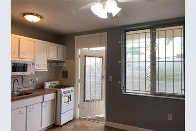 441 Collins #27, Miami Beach, FL 33139 - Photo 11