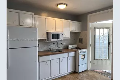 441 Collins #27, Miami Beach, FL 33139 - Photo 9
