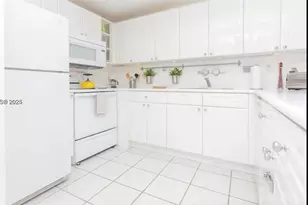 2301 Collins, Miami Beach, FL 33139 - Photo 7