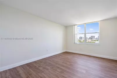17890 W Dixie #606, North Miami Beach, FL 33160 - Photo 5
