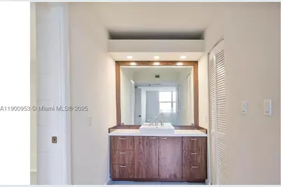 17890 W Dixie #606, North Miami Beach, FL 33160 - Photo 9