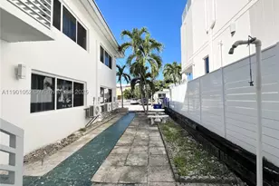 312 Elm, Hollywood, FL 33019 - Photo 3