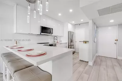 100 Lincoln #323, Miami Beach, FL 33139 - Photo 7