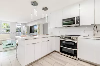 100 Lincoln #323, Miami Beach, FL 33139 - Photo 15