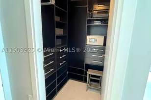 200 Biscayne Blvd, Miami, FL 33131 - Photo 11