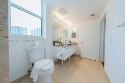41 SE 5th #1217, Miami, FL 33131 - Photo 11