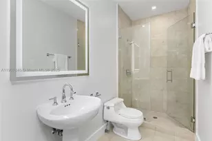 808 Brickell Key, Miami, FL 33131 - Photo 31