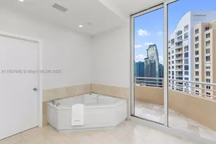808 Brickell Key, Miami, FL 33131 - Photo 27