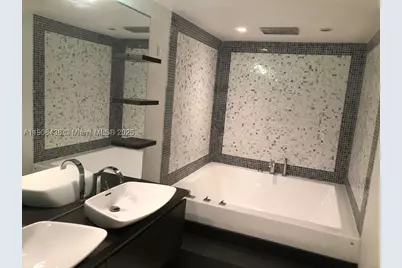 200 Biscayne Boulevard #902, Miami, FL 33131 - Photo 7